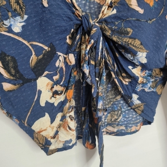 𝅺SKY and Sparrow Floral Front Tie Crop Long Sleeve - Picture 7 of 14